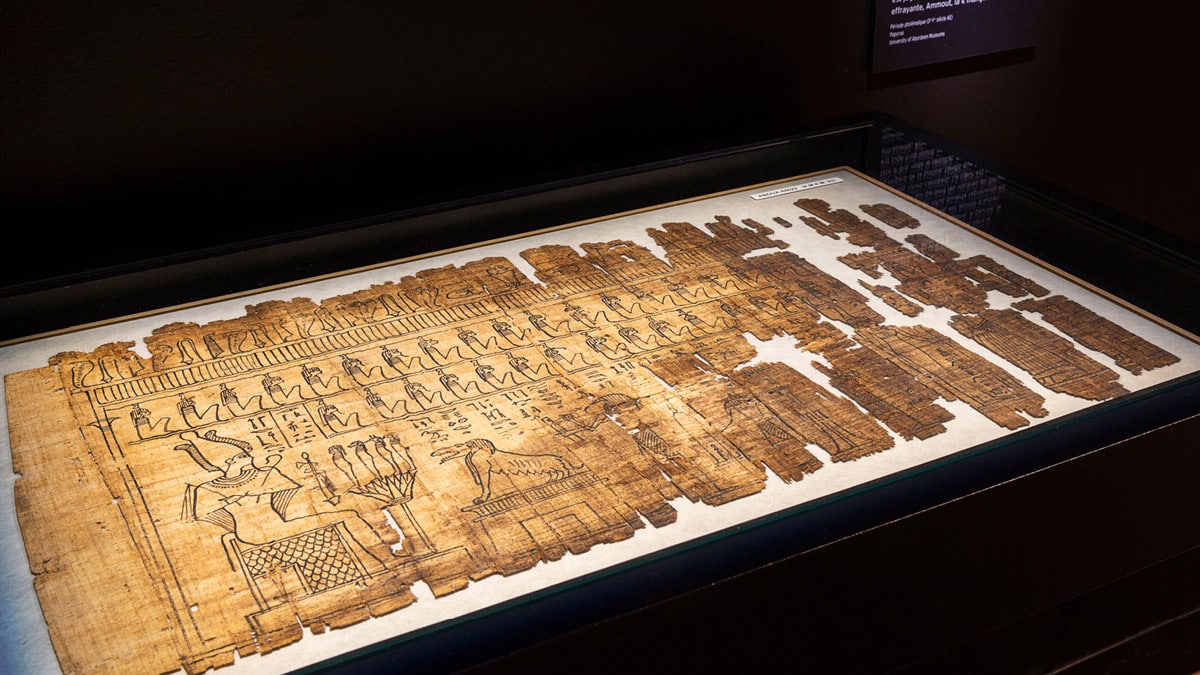Livre des morts, un papyrus représentant les étapes de la momification.
