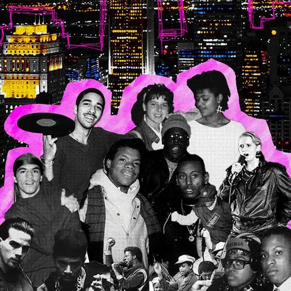 Montage photographique qui illustre à l'avant un groupe de jeunes adultes adeptes du hip-hop, à l'arrière on voit un paysage urbain nocturne. Il y a des effets artisitiques les jeunes à l,avant sont entourés d'un large contour rose fuschia et certains grattes ciel à l'arrière sont entourés avec des lignes fines du même rose. La photo avec le regroupement de jeunes est noir et blanc et les grattes ciel vus de nuit à l'arrière plan sont en couleur.