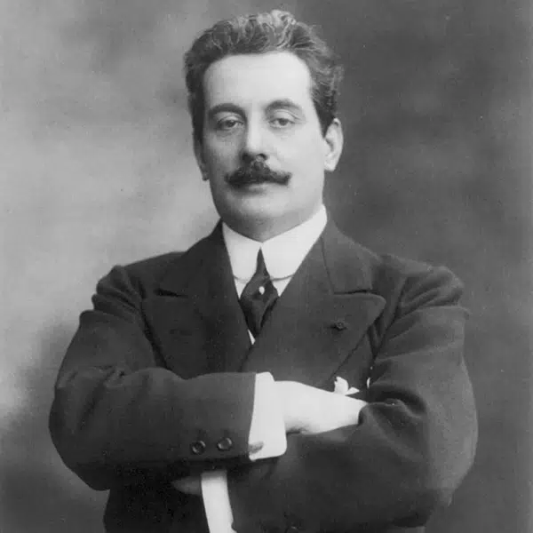 une photographie portrait en noir et blanc du compositeur Puccini