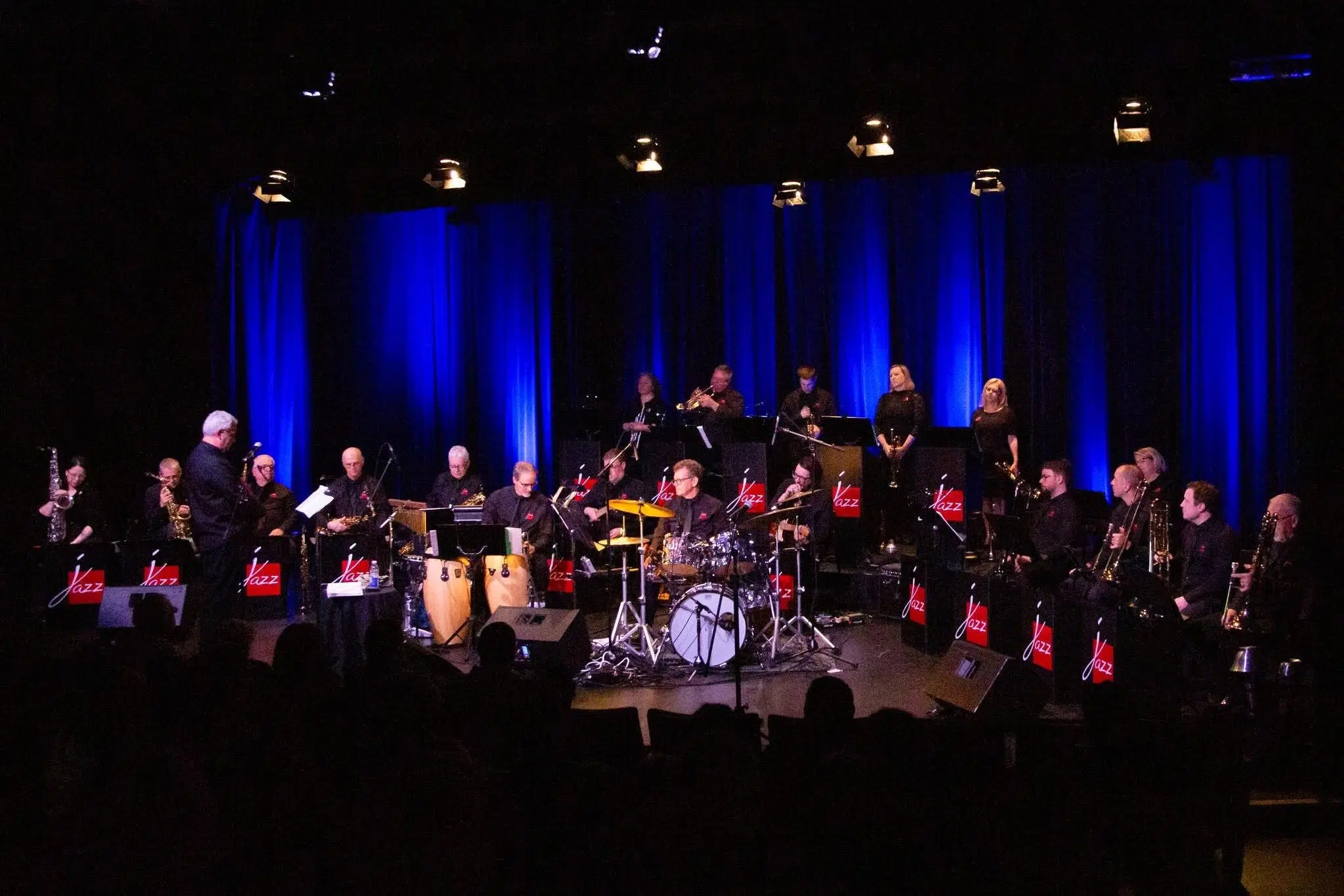 Photographie qui représente l'orchestre de musiciens du Com.On.Jazz